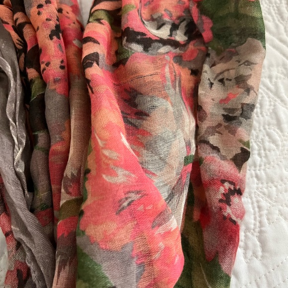 Light weight scarf/wrap - Picture 2 of 3